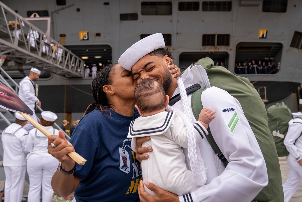 USS Carl Vinson returns from Deployment
