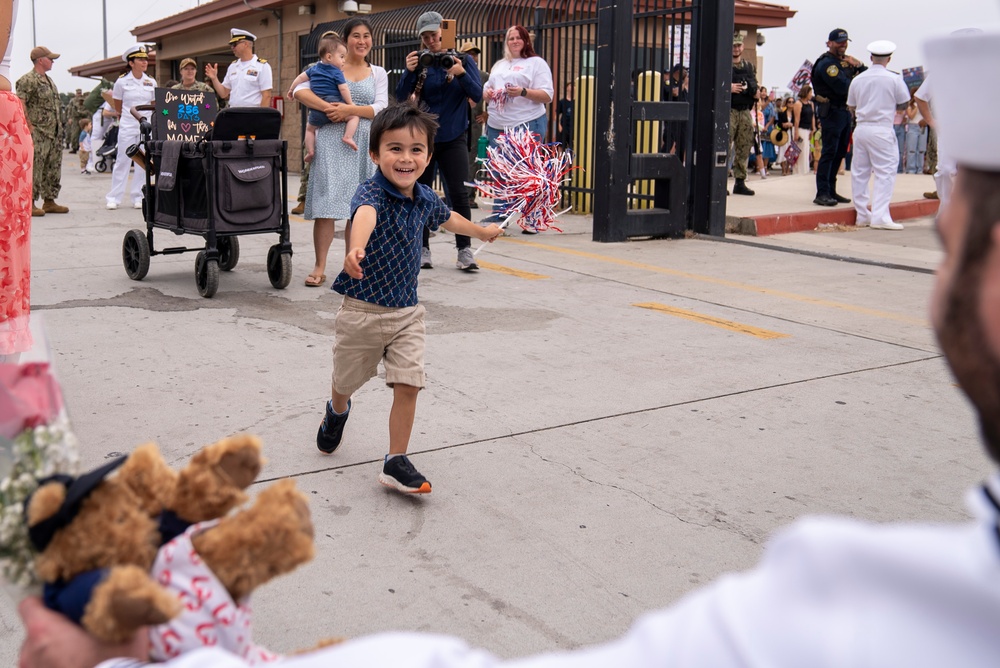 USS Carl Vinson returns from Deployment