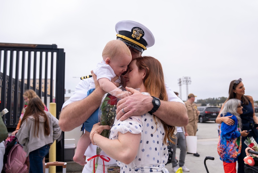 USS Carl Vinson returns from Deployment