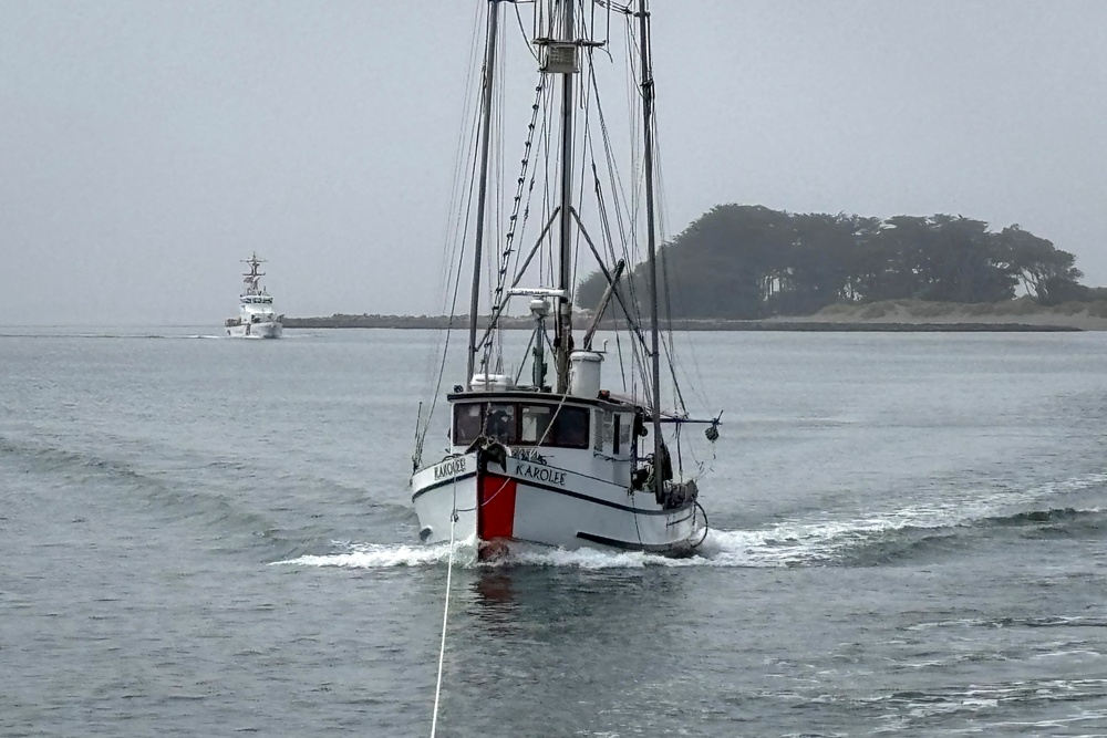 U.S. Coast Guard suspends search for man missing off Pacific Northwest Coast