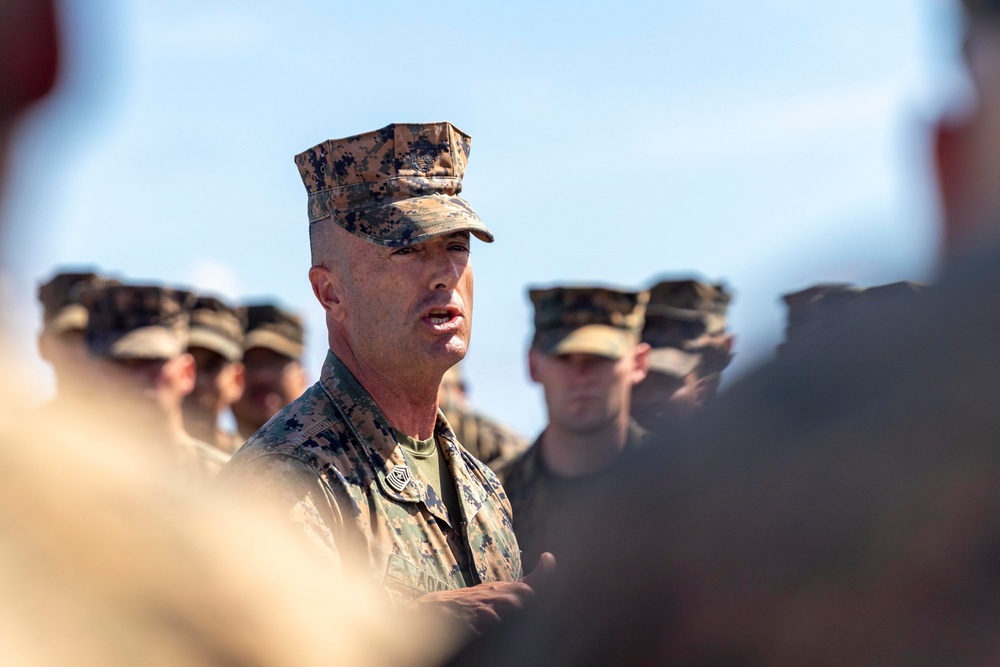 OKINAWA, JAPAN – III Marine Expeditionary Force commanding general visits 31st Marine Expeditionary Unit return to home port