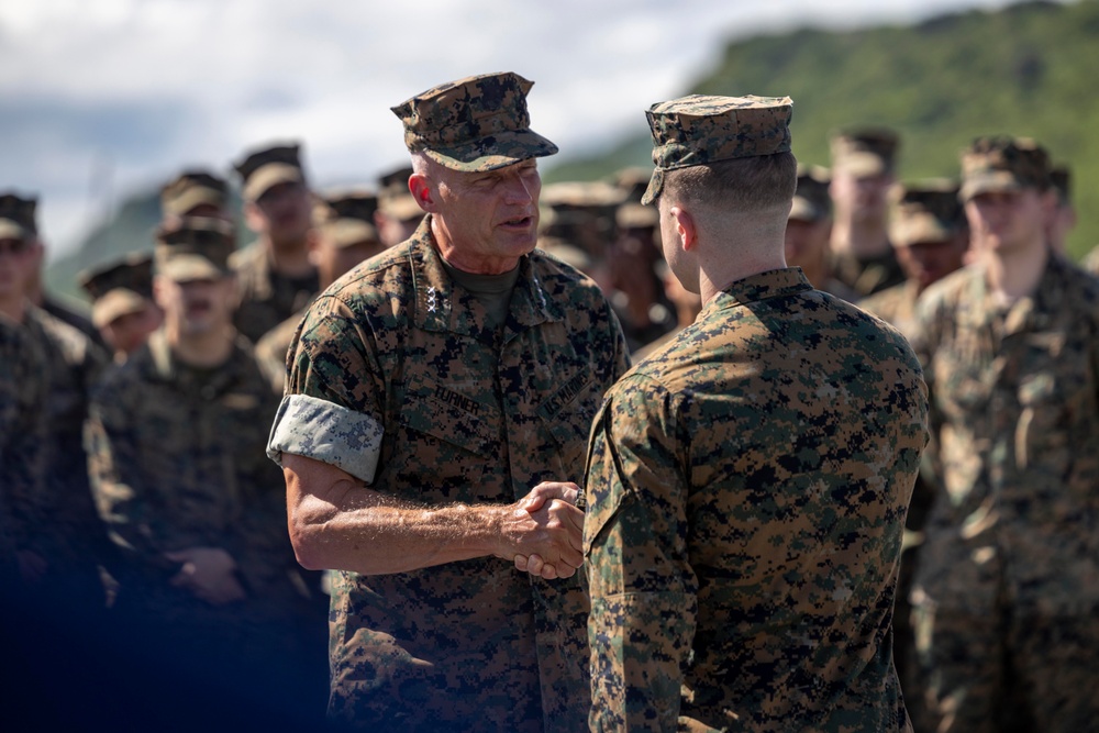 OKINAWA, JAPAN – III Marine Expeditionary Force commanding general visits 31st Marine Expeditionary Unit return to home port
