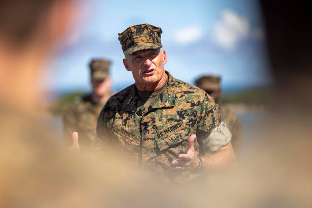 OKINAWA, JAPAN – III Marine Expeditionary Force commanding general visits 31st Marine Expeditionary Unit return to home port