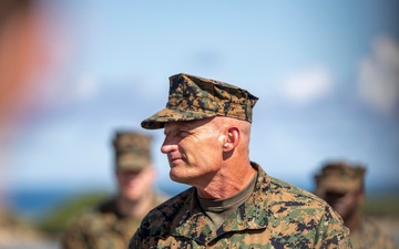 OKINAWA, JAPAN – III Marine Expeditionary Force commanding general visits 31st Marine Expeditionary Unit return to home port