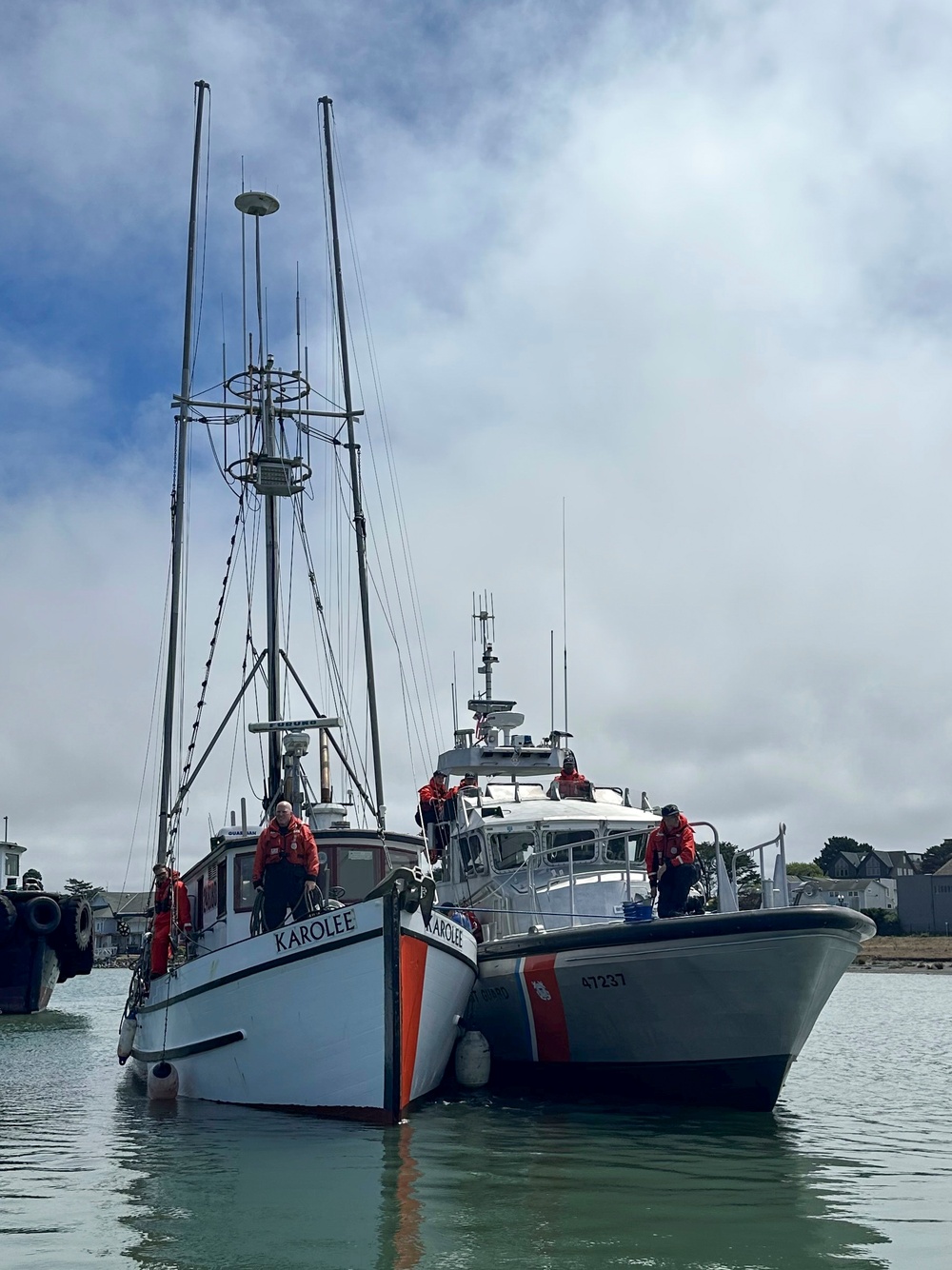 U.S. Coast Guard suspends search for man missing off Pacific Northwest Coast