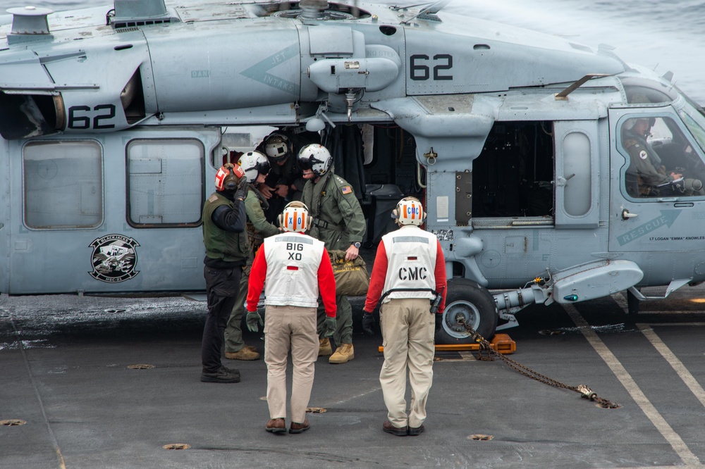 Commander, U.S. 3rd Fleet visits USS Carl Vinson