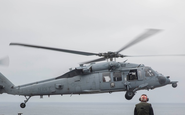 Commander, U.S. 3rd Fleet visits USS Carl Vinson