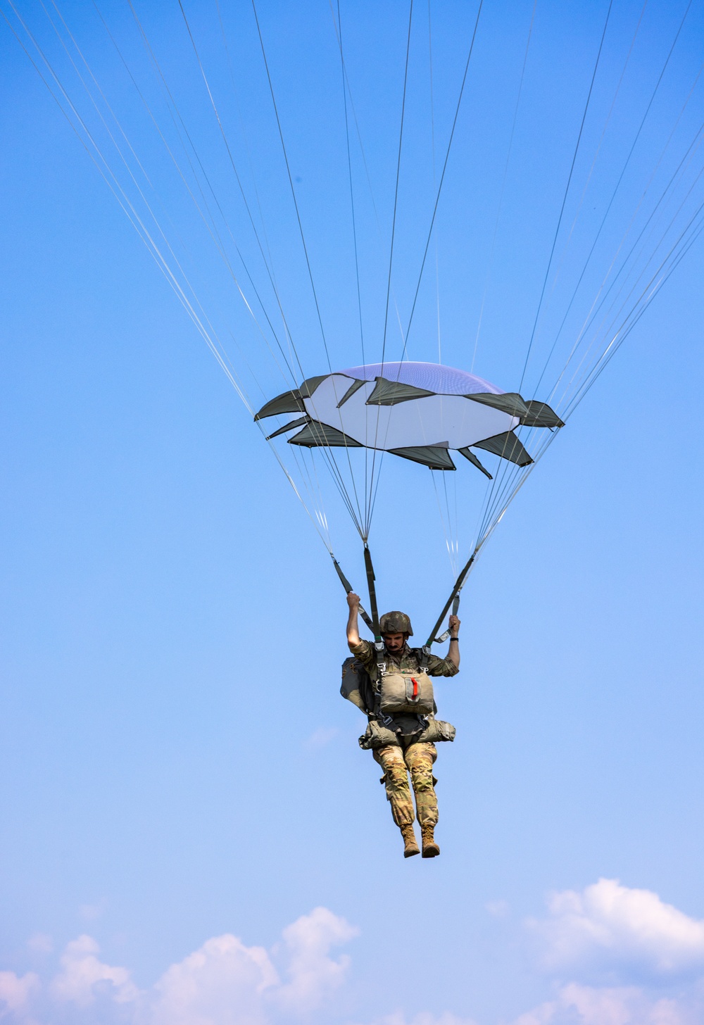 173rd Airborne Brigade performs airborne operation in Aviano