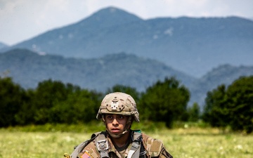 173rd Airborne Brigade performs airborne operation in Aviano