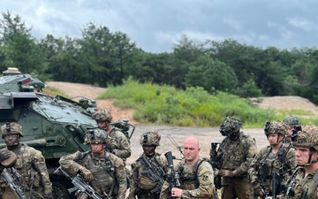 Tomahawk Battalion, 2-23 Infantry, conducts Squad Live Fire Exercise