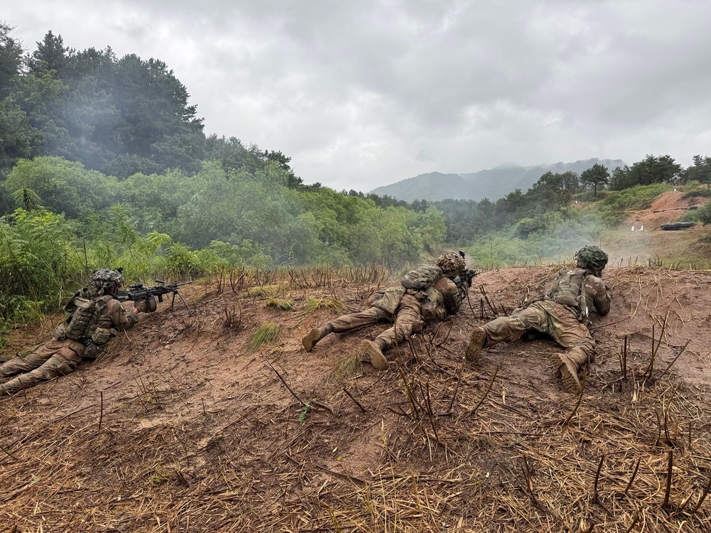Tomahawk Battalion, 2-23 Infantry, conducts Squad Live Fire Exercise
