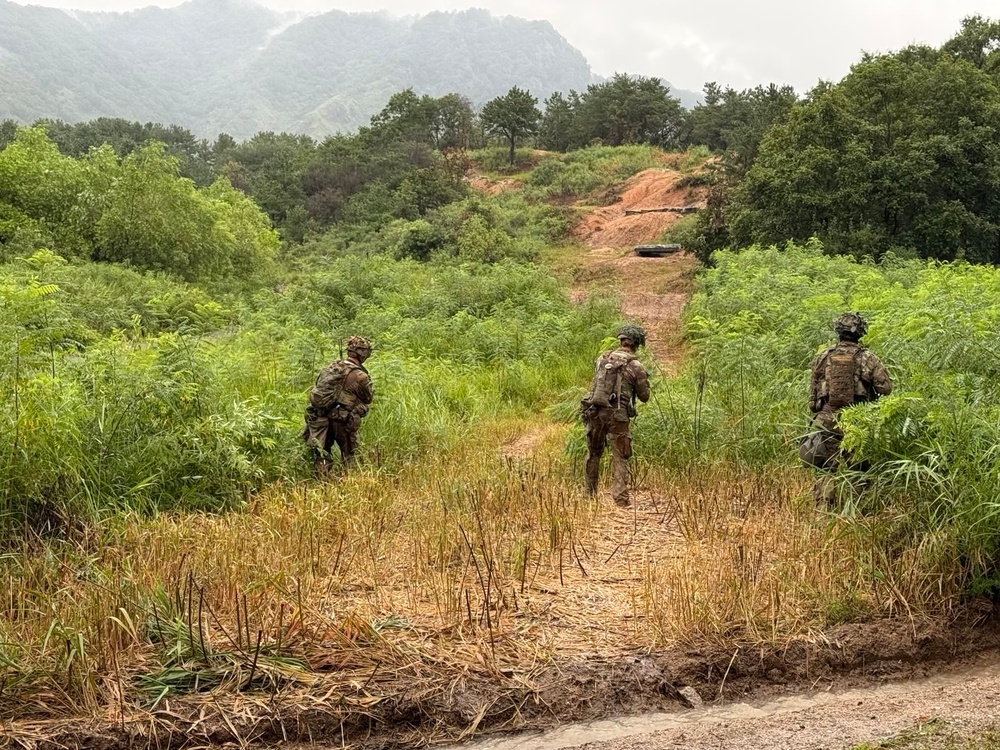 Tomahawk Battalion, 2-23 Infantry, conducts Squad Live Fire Exercise