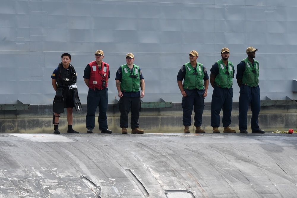 Albany arrives at Submarine Base New London for homeport shift
