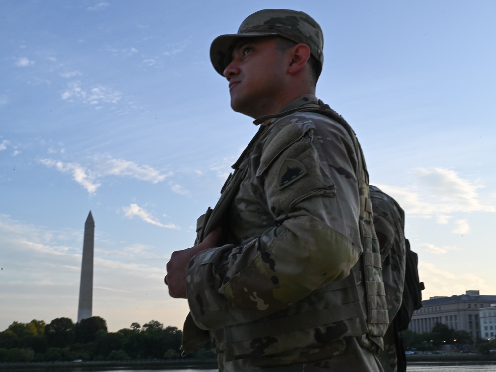 DCNG Commanding General Visits Troops Supporting the DC Safe and Beautiful Task Force