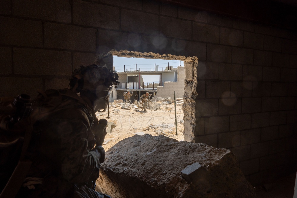 V25 Marines conduct an AFX during SLTE 4-25