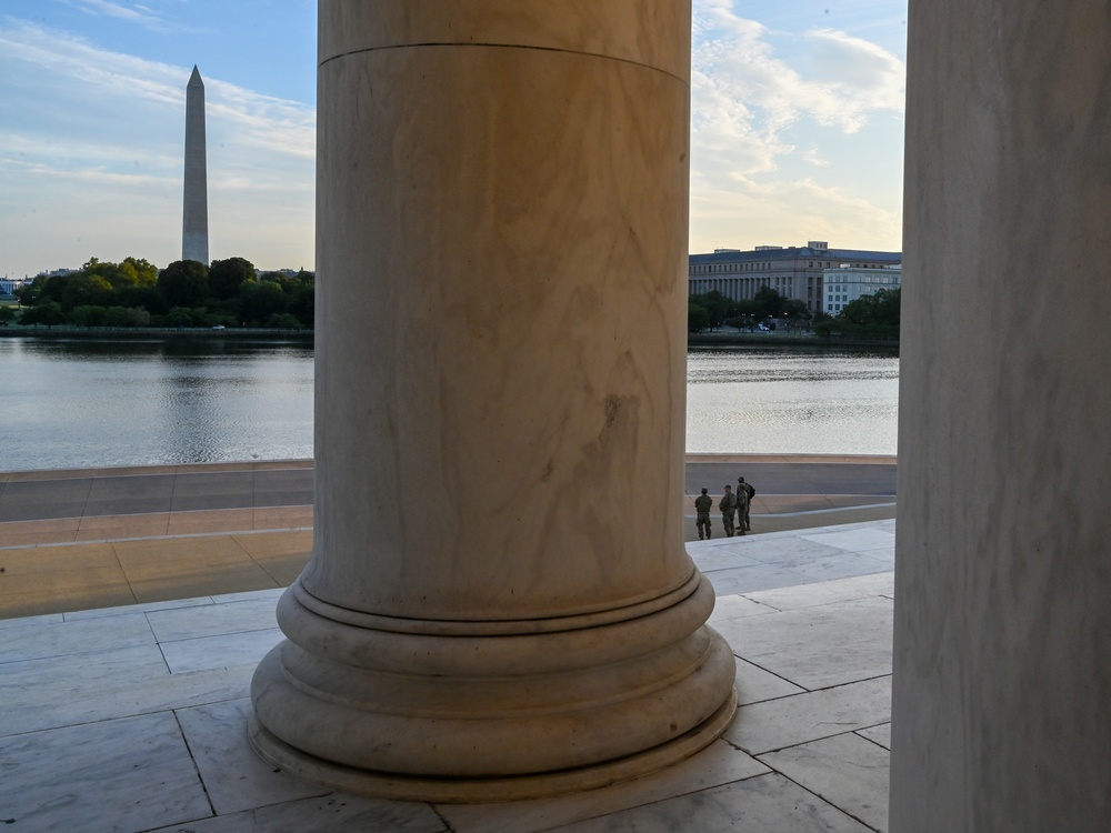 DCNG Commanding General Visits Troops Supporting the DC Safe and Beautiful Task Force