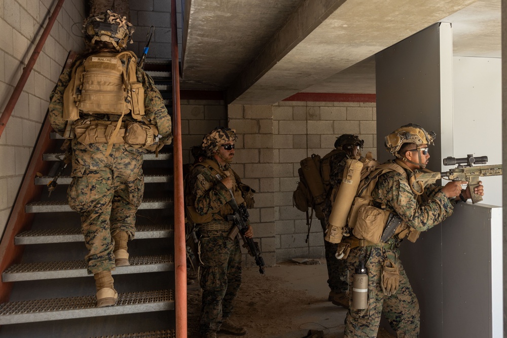 V25 Marines conduct an AFX during SLTE 4-25