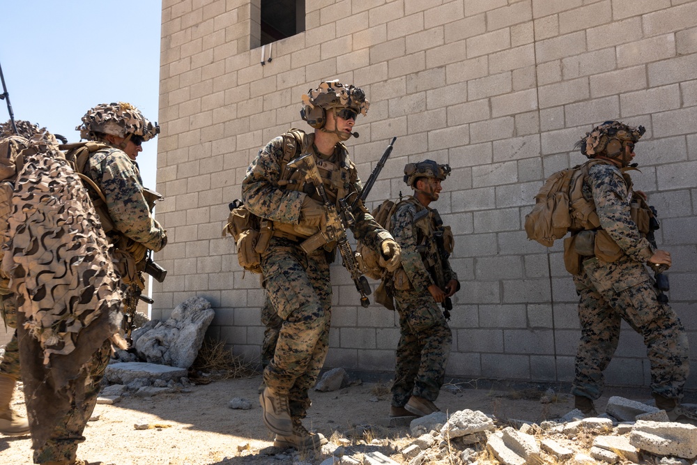 V25 Marines conduct an AFX during SLTE 4-25