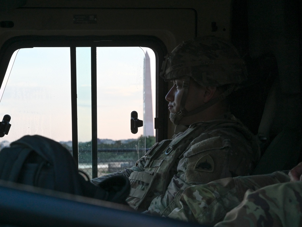 DCNG Commanding General Visits Troops Supporting the DC Safe and Beautiful Task Force