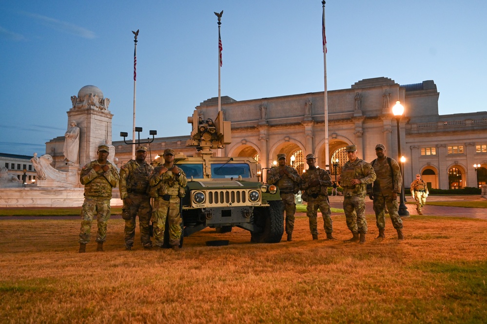 DCNG Commanding General Visits Troops Supporting the DC Safe and Beautiful Task Force