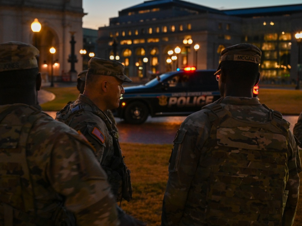 DCNG Commanding General Visits Troops Supporting the DC Safe and Beautiful Task Force
