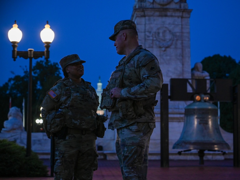 DCNG Commanding General Visits Troops Supporting the DC Safe and Beautiful Task Force