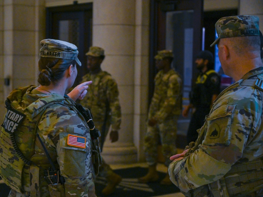 DCNG Commanding General Visits Troops Supporting the DC Safe and Beautiful Task Force