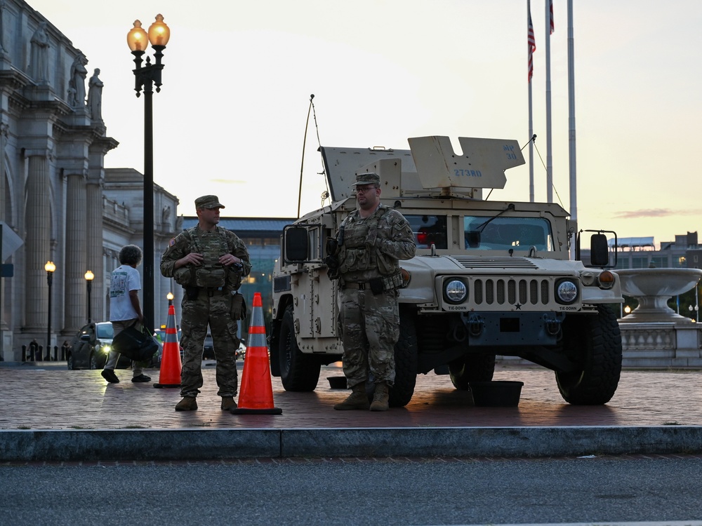 DCNG Commanding General Visits Troops Supporting the DC Safe and Beautiful Task Force