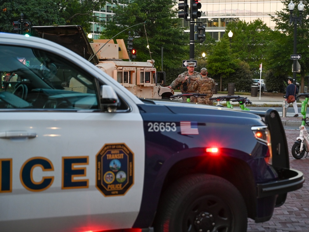 DCNG Commanding General Visits Troops Supporting the DC Safe and Beautiful Task Force