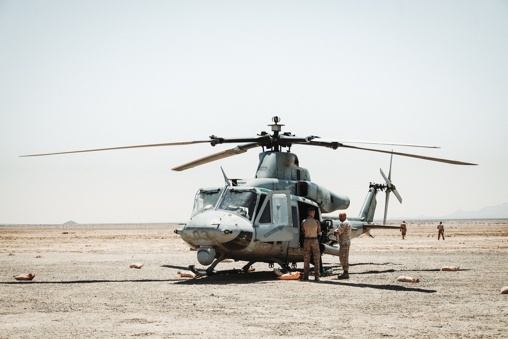 HMLA-367 conducts FARP training