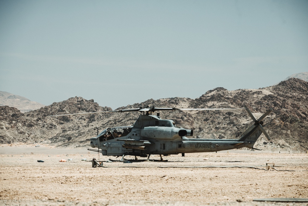 HMLA-367 conducts FARP training