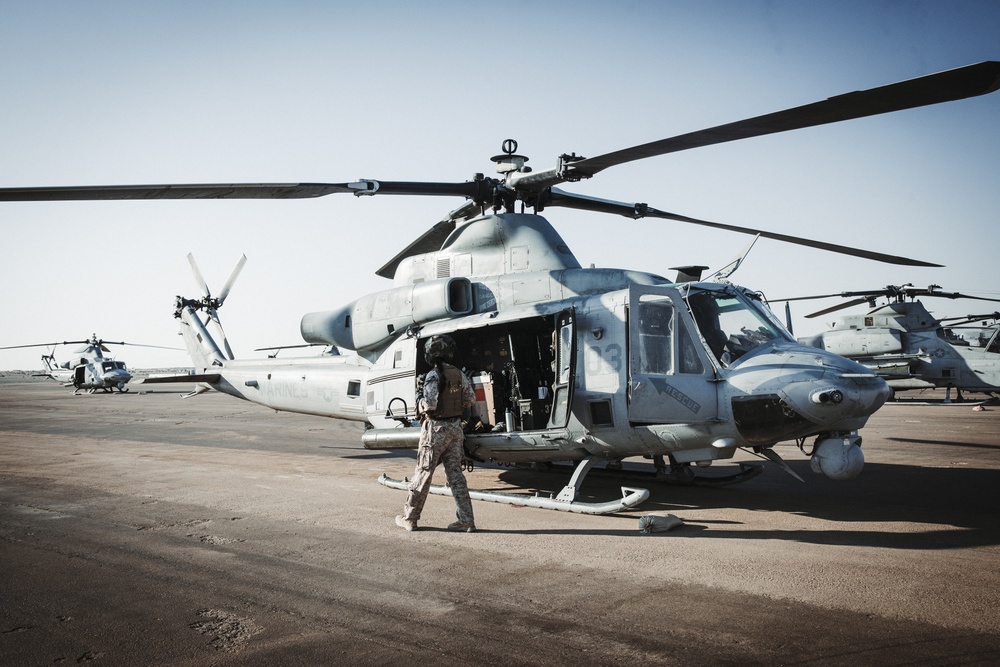 HMLA-367 conducts FARP training