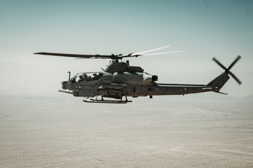 HMLA-367 conducts FARP training