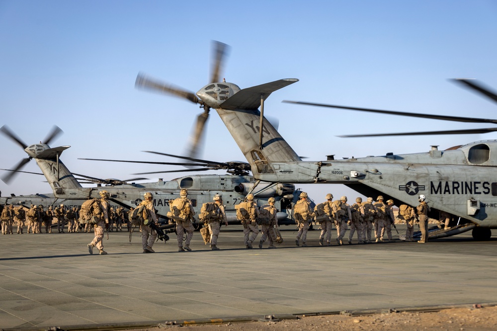 HMH-361 conducts rapid insertion during SLTE 4-25