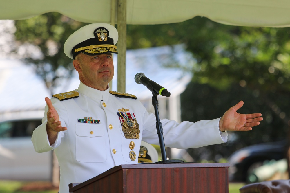 Naval Facilities Engineering Systems Command Holds Change of Command and Retirement Ceremony