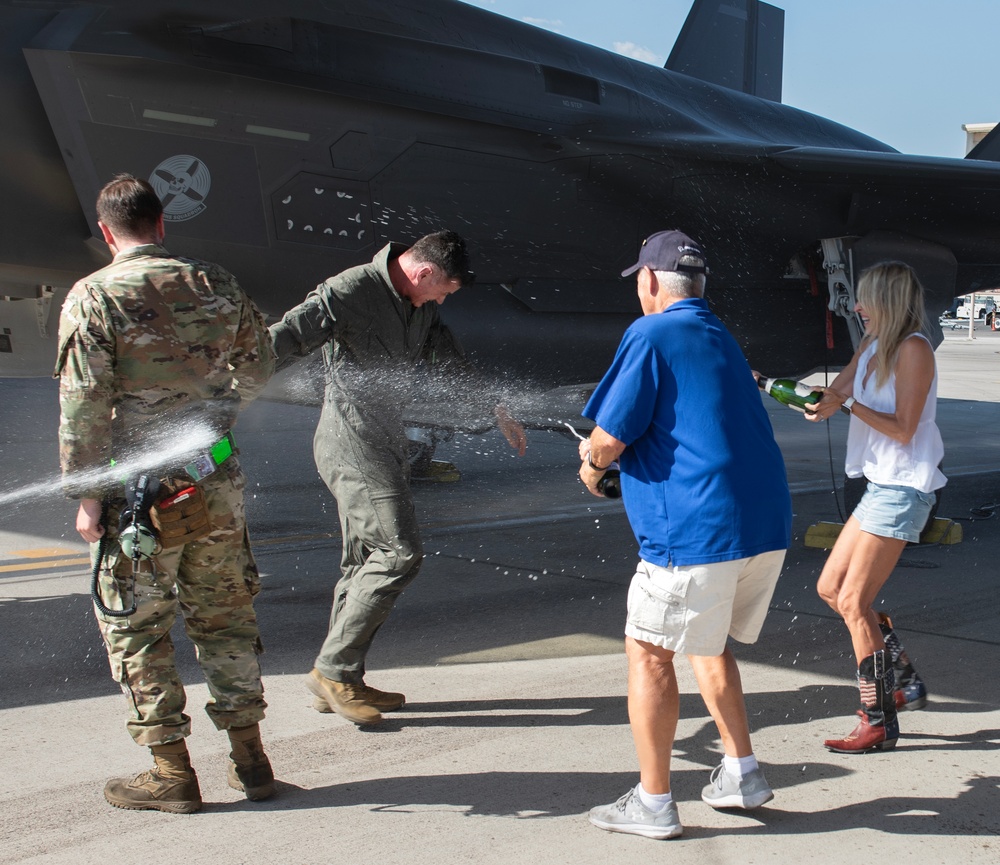 Gen. Drowley completes fini flight in F-35