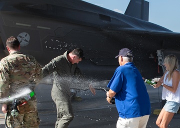 Gen. Drowley completes fini flight in F-35