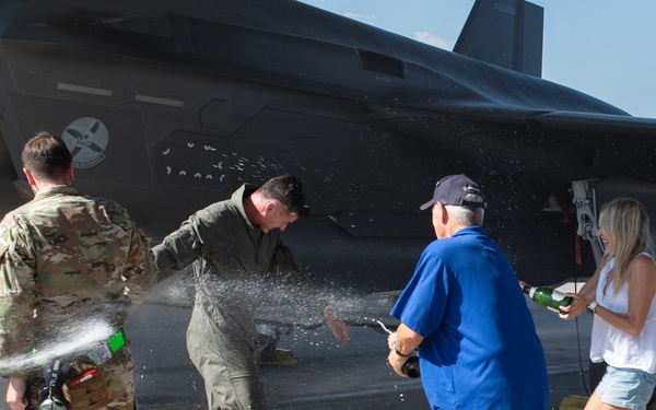 Gen. Drowley completes fini flight in F-35