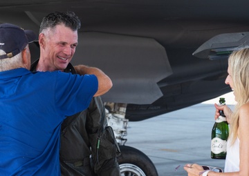 Gen. Drowley completes fini flight in F-35