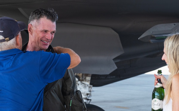 Gen. Drowley completes fini flight in F-35