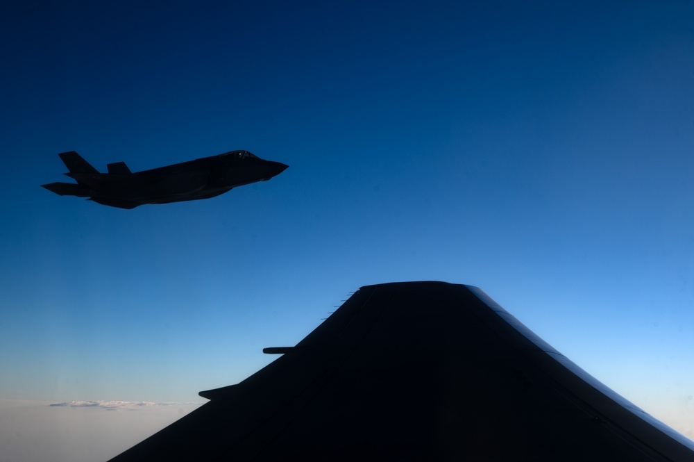 22 ARW keeps fighters in the air during BE 25-3