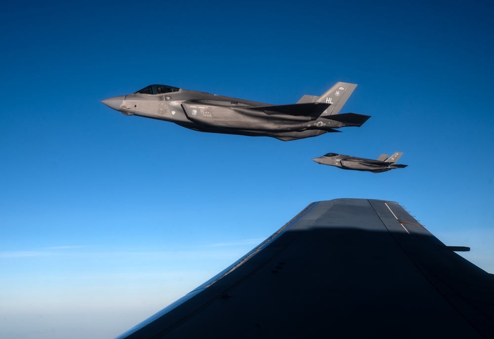 22 ARW keeps fighters in the air during BE 25-3
