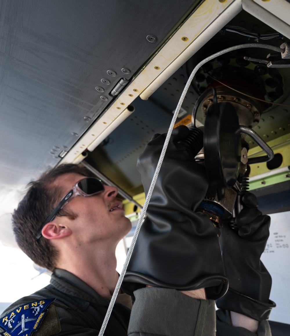 22 ARW keeps fighters in the air during BE 25-3