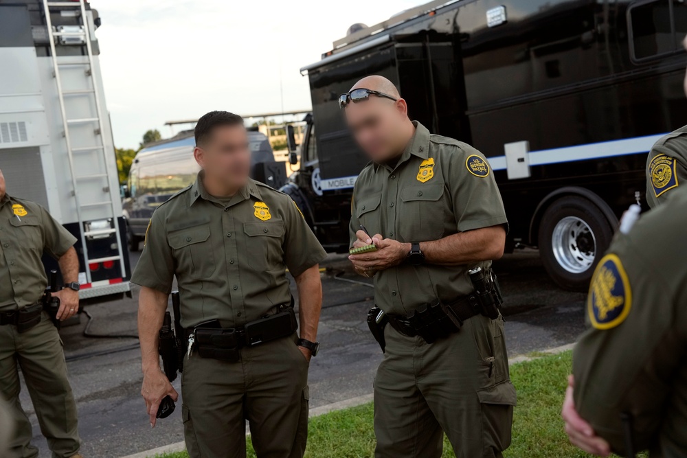 U.S. Border Patrol agents patrol with D.C. Police