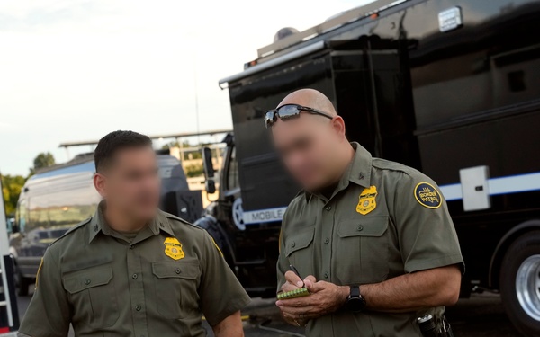 U.S. Border Patrol agents patrol with D.C. Police