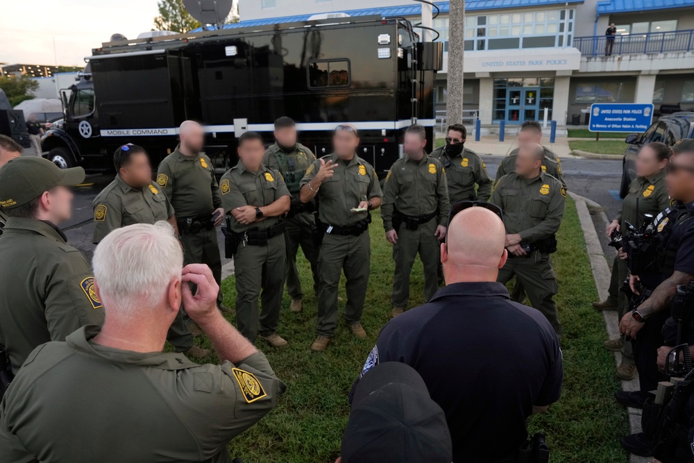 U.S. Border Patrol agents patrol alongside D.C. Police