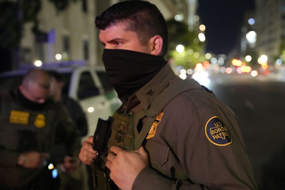 U.S. Border Patrol agents patrol alongside D.C. Police