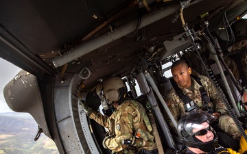 25th CAB Flies with SOCOM Para-Commandos