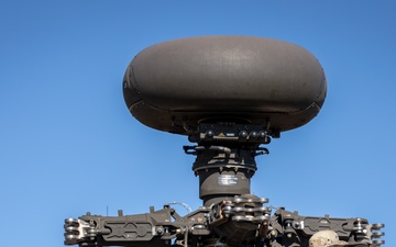 25th CAB Repairs Rotor Head of AH-64 Apache