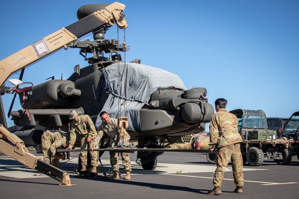 25th CAB Repairs Rotor Head of AH-64 Apache